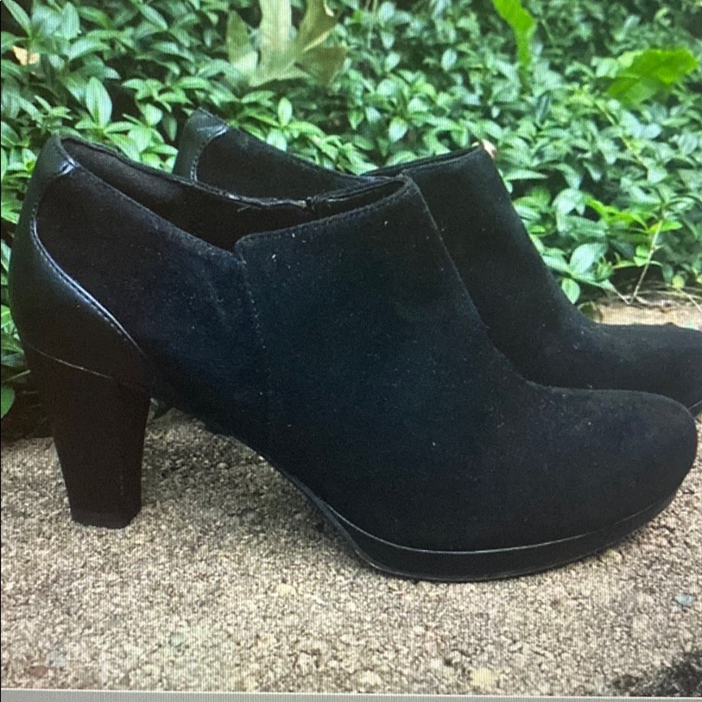 Clarks Adriel lily ankle boot women’s size 7.5